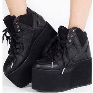 Y.R.U Qozmo Black Platform